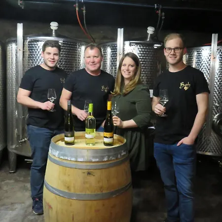 Weingut Und Gastehaus Wolfgang Beth Гостевой дом 3*